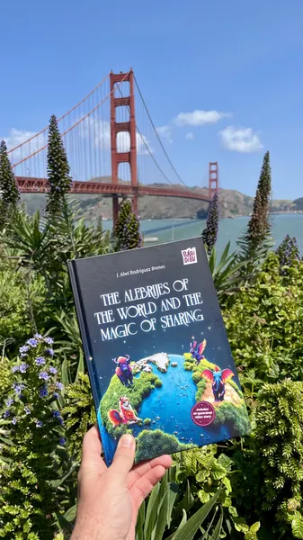 El libro frente al Golden Gate