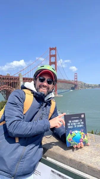 El autor presentando el libro en el Golden Gate
